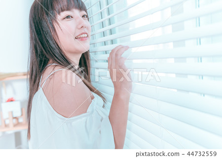 Sweet Asian girl just got up and opened the window to think about today's arrangement plan 44732559