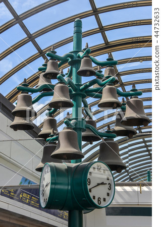 Carillon's bell 44732633