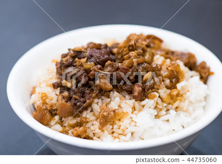 Braised pork on rice 44735060