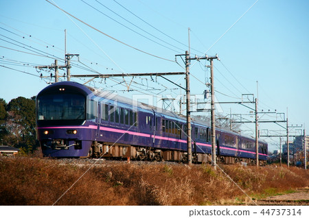 Go to Higahas, train station "Hana" (joyful train) 44737314