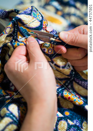 Sewing, Japanese dressmaking, raising the shoulders of kimonos for Shichigosan, sewing Sewing, Japanese dressmaking, raising the shoulders of kimonos for Shichigosan, sewing 44737801