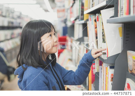 Asian girl in a bookstore Asian girl in a bookstore 44737871