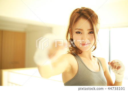 誰Bokusasaizu女性 44738101