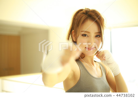 誰Bokusasaizu女性 44738102