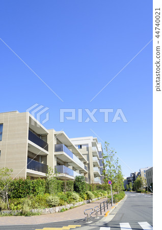 Low-class luxury condominiums 44740021