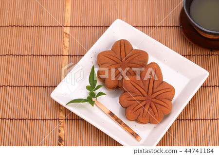 Momiji wharf and green tea 44741184