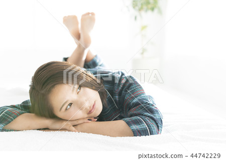 20s women in pajamas, her girlfriend on holidays 44742229