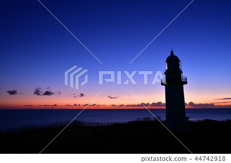 Photographing the pre-sunrise scenery of Eyama lighthouse in Hakodate, Hokkaido 44742918