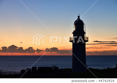 Photographing the pre-sunrise scenery of Eyama lighthouse in Hakodate, Hokkaido Photographing the pre-sunrise scenery of Eyama lighthouse in Hakodate, Hokkaido 44742919