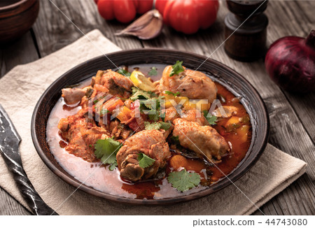 Rustic stewed chicken 44743080
