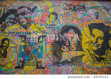 Arts in the Berlin Wall Arts in the Berlin Wall 44745315