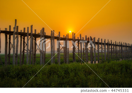 Sunset in U Bein Bridge in Mandalay Sunset in U Bein Bridge in Mandalay 44745331