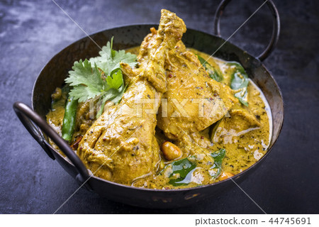 Traditional Indian curry chicken 44745691