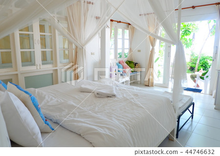 bedroom bedroom 44746632
