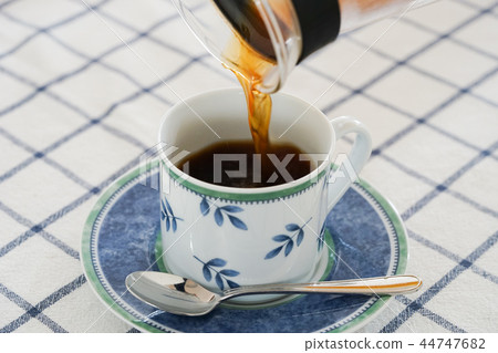  Pour coffee 44747682