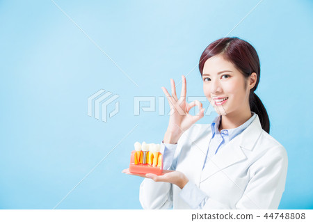 dentist take implant tooth dentist take implant tooth 44748808