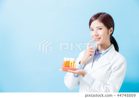 dentist take implant tooth dentist take implant tooth 44748809