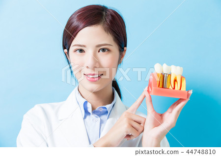dentist take implant tooth dentist take implant tooth 44748810