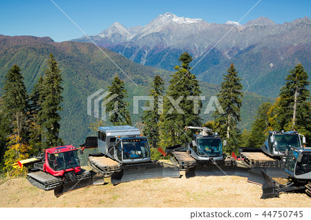 Ratraki against the backdrop of mountains. Ratraki against the backdrop of mountains. 44750745