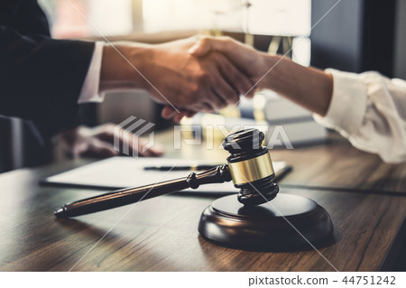 Good service cooperation of Consultation between a male lawyer a Good service cooperation of Consultation between a male lawyer a 44751242
