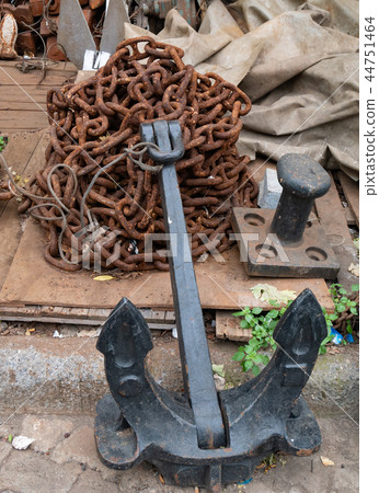heavy black ship Admiralty anchor with rusty chain heavy black ship Admiralty anchor with rusty chain 44751464