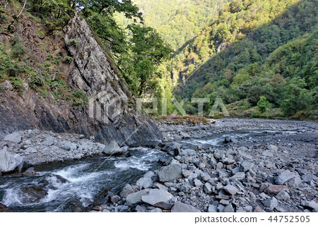 Autumn landscape in the mountains of Azerbaijan 44752505