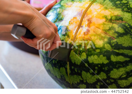 Texture background of chili con carne, spicy meat dish Texture background of chili con carne, spicy meat dish 44752542