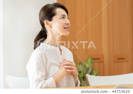 一個如釋重負的女人 44753620