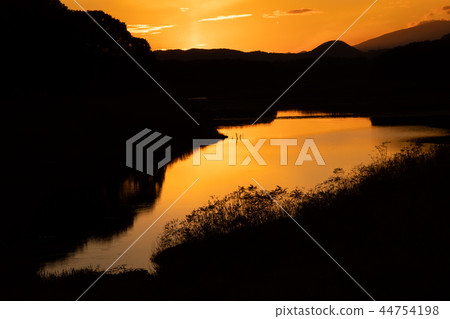 Dyed lakeside 44754198