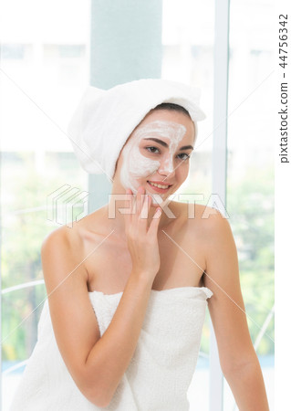 Beautiful woman having a facial treatment at spa. 44756342