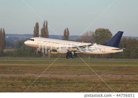 Plane landing on runway 44756851