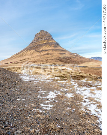 Kirkjufell mountain in winter, Iceland 44757106