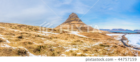 Kirkjufell mountain in winter, Iceland 44757159