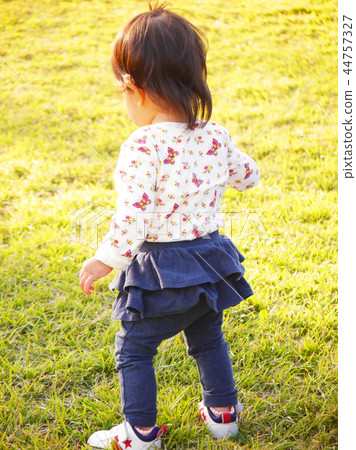 Negishi park walk girl 44757327