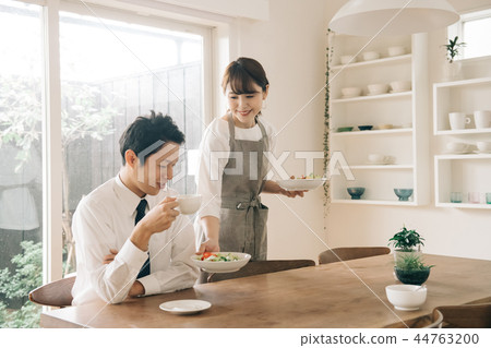Breakfast scene of young Japanese couple 44763200
