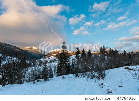 Sunrise morning winter mountain ridge 44764936