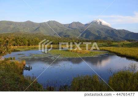 Shiretoko mountain range and Shiretoko five hu 44765477