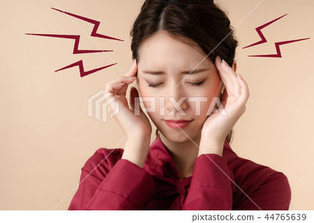 Headache woman 44765639