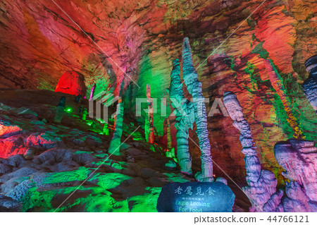Huanglong Yellow Dragon Cave - China Huanglong Yellow Dragon Cave - China 44766121
