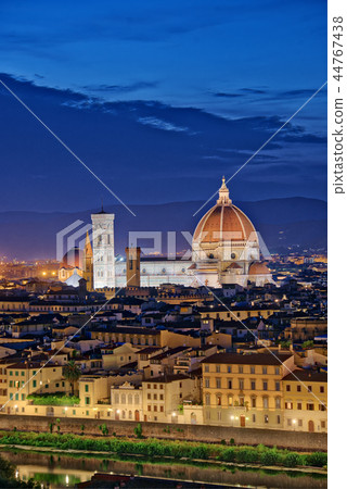 Florence Tuscany - Night scenery with Duomo Florence Tuscany - Night scenery with Duomo 44767438
