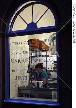 黎明前,早餐準備 黎明前,早餐準備 44768250