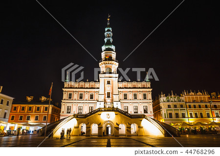 Great Market Square in Zamosc at night 44768296