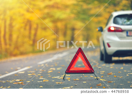 Broken car concept, breakdown triangle on road 44768938
