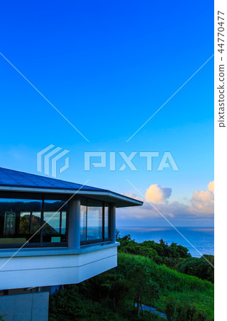 Sunset sun hills morning morning scenery [Nagasaki Prefecture Nagasaki City open sea] 44770477
