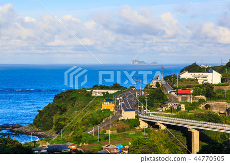 Sunset sun hills morning morning scenery [Nagasaki Prefecture Nagasaki City open sea] 44770505