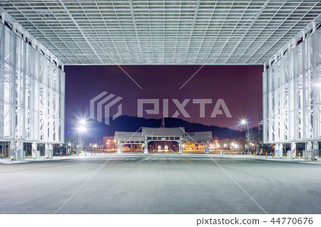 Moving Shelter, Expo Citizen Plaza, Seo-gu, Daejeon 44770676