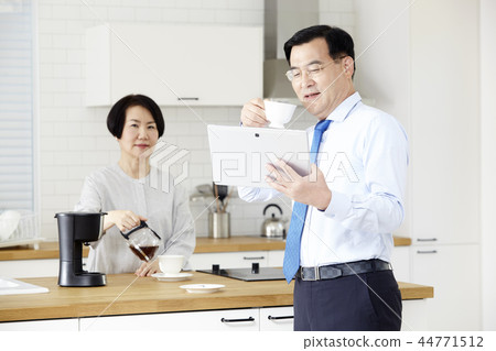 Couple, Businessman 44771512