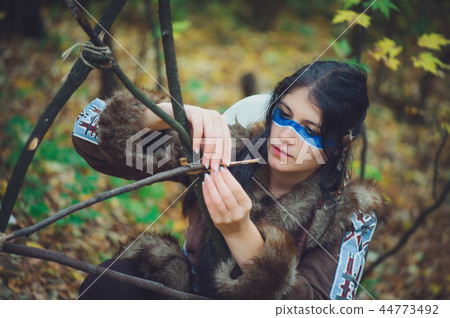 female indians of america in ethnic costume  44773492