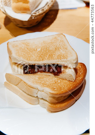 Ogura toast local breakfast of Nagoya - Japan 44773563