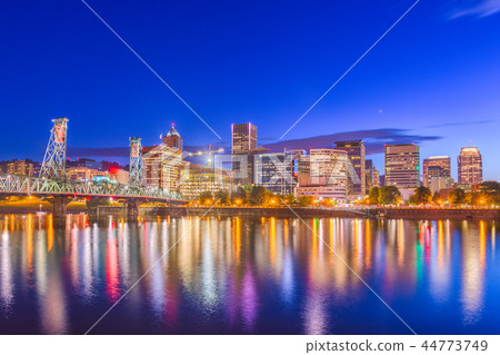 Portland, Oregon, USA Skyline 44773749